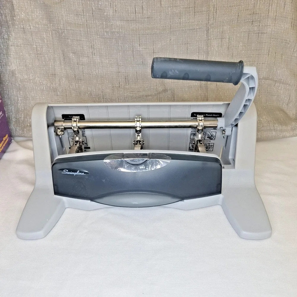 NEW Swingline 40-Sheet LightTouch Two to Three Hole Punch 9/32